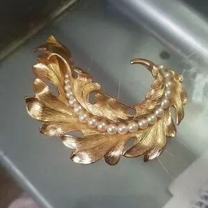 Vintage Napier Gold-Tone Abstract Leaf Brooch NAPIER Gold-plated Abstract Modernist Sculptural Flourish  main image 4
